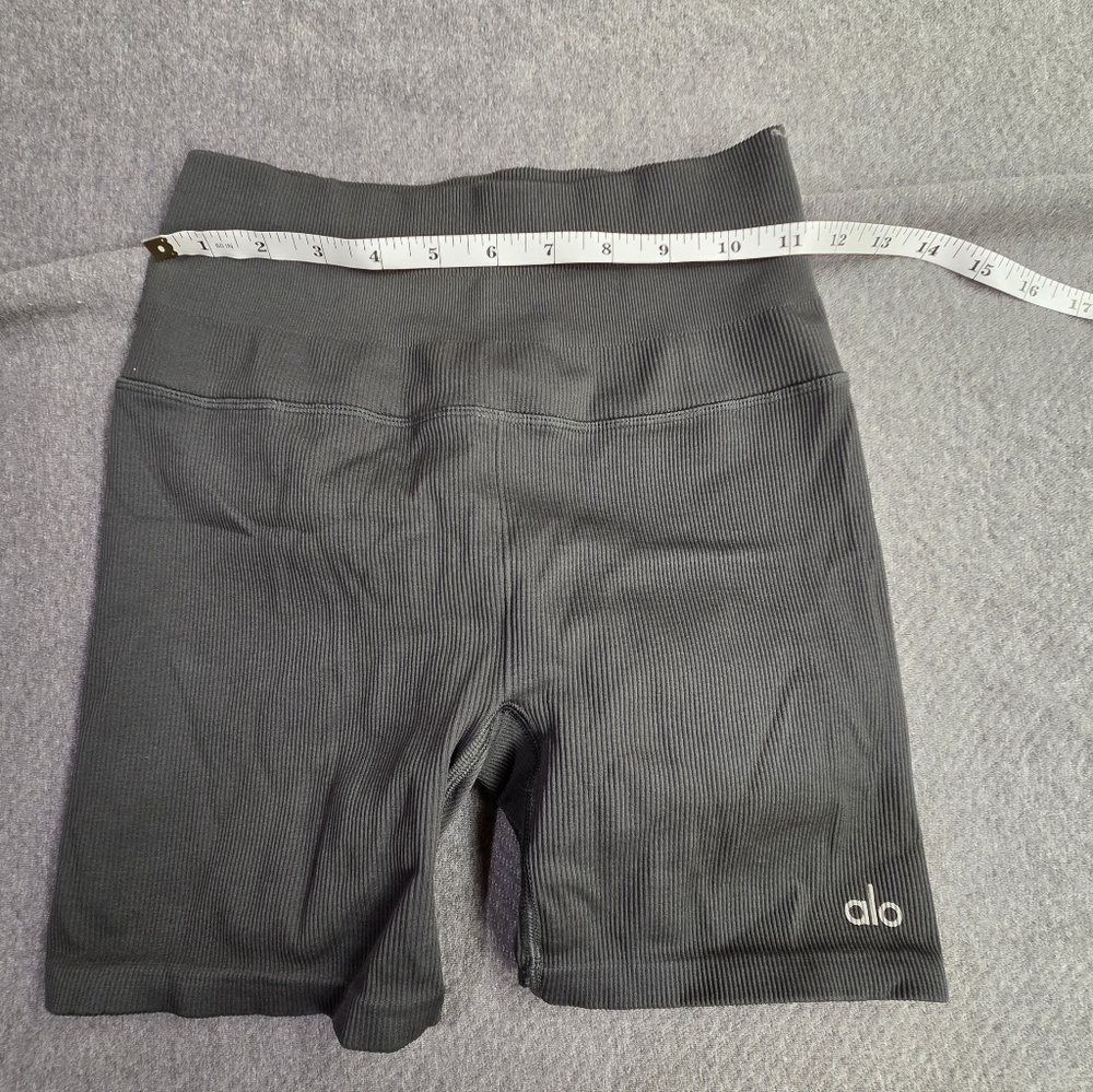 Alo 5" Seamless Ribbed Favorite Short - Picture 4 of 6